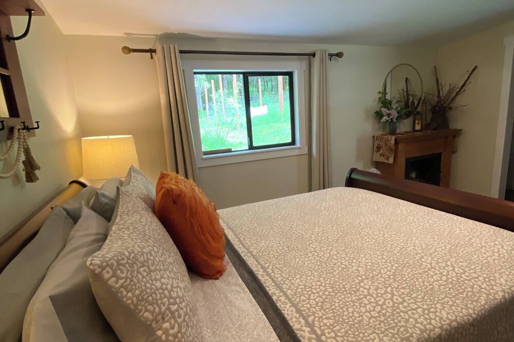 Photo of Bedroom in Scappoose