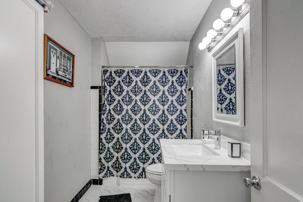 Photo of Bathroom in Port Neches
