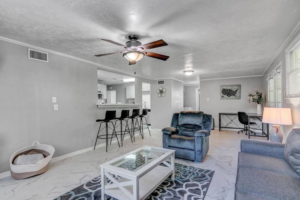 Photo of Livingroom in Port Neches