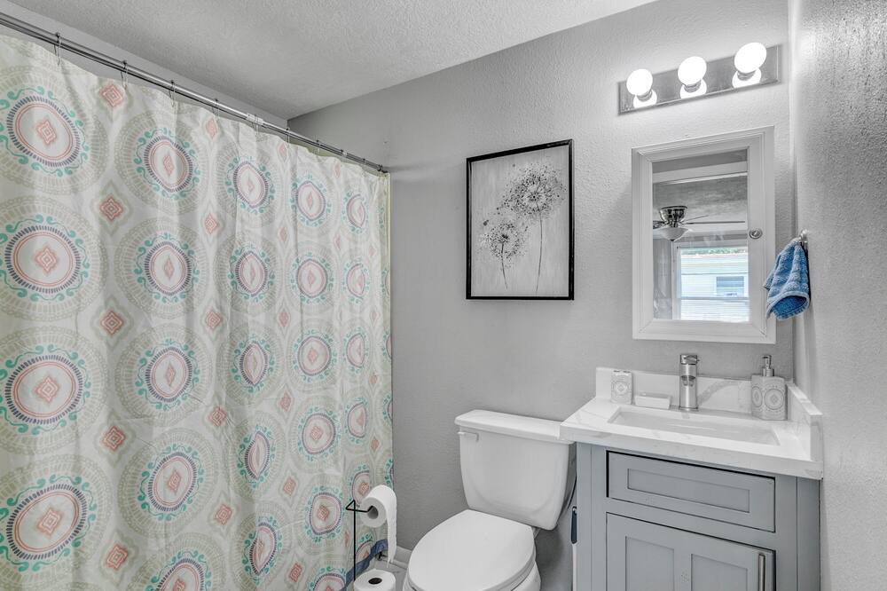 Photo of Bathroom in Port Neches