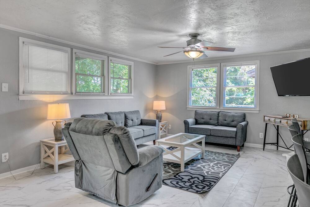 Photo of Livingroom in Port Neches