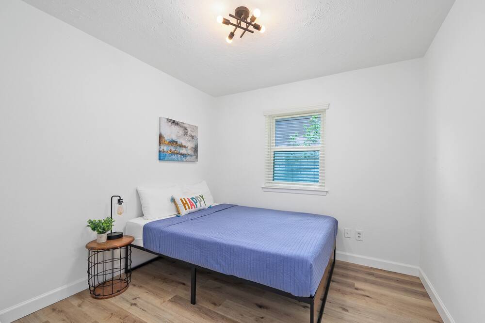 Photo of Bedroom in Clodine