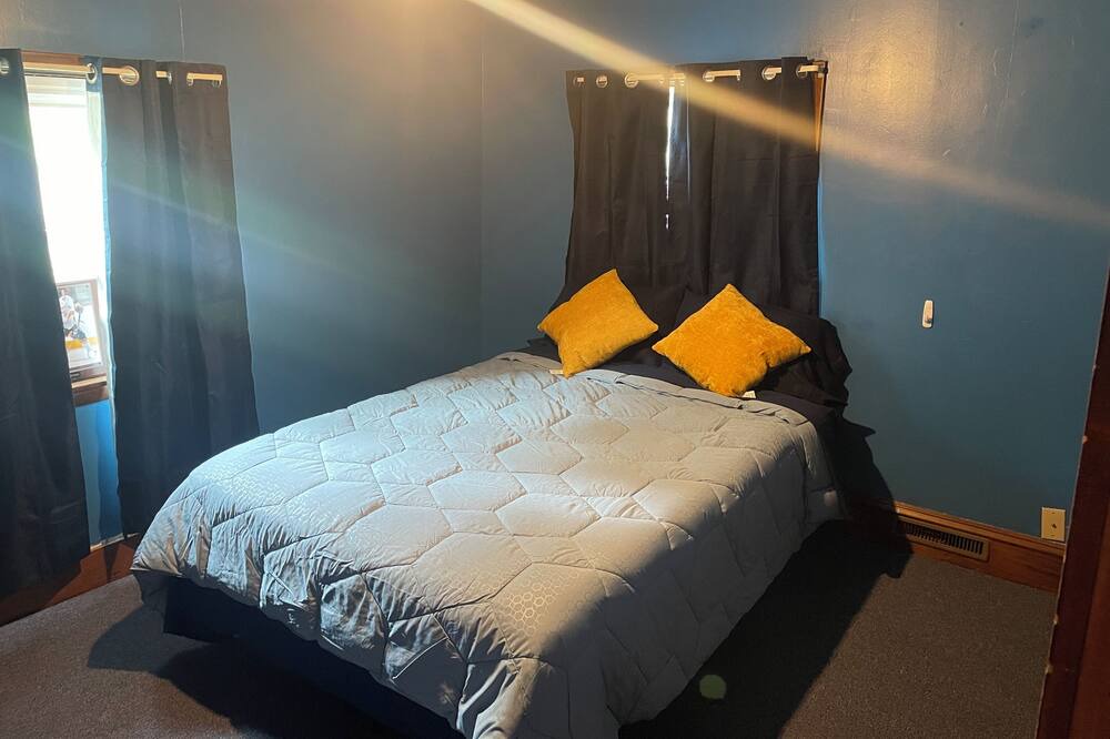 Photo of Bedroom in Forestville