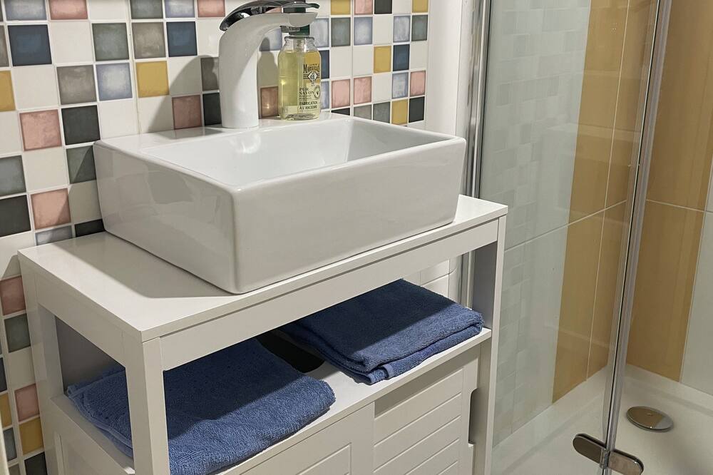 Photo of Bathroom in Monflanquin