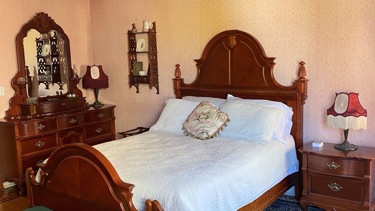 Photo of Bedroom in East Liverpool