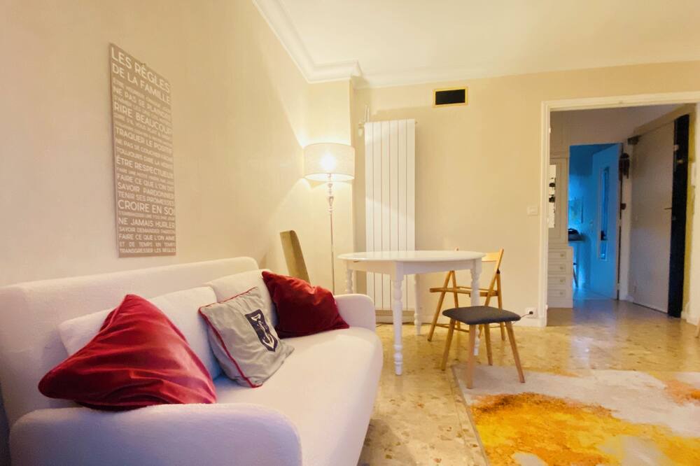 Photo of Livingroom in Rueil-Malmaison