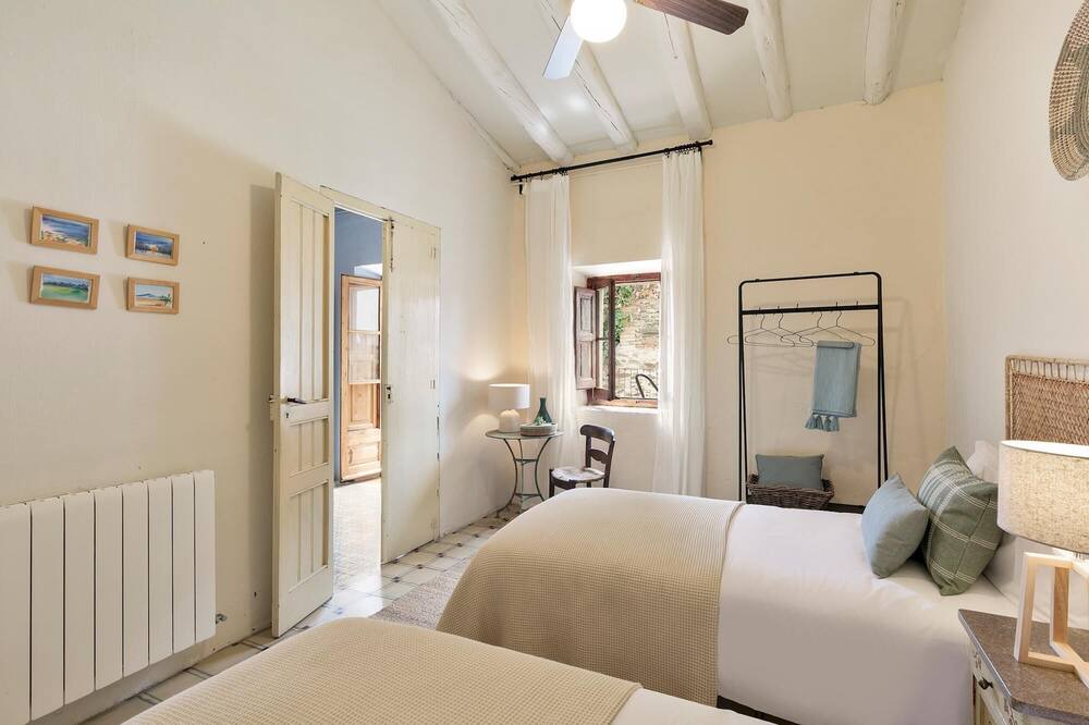 Photo of Bedroom in Garriguella