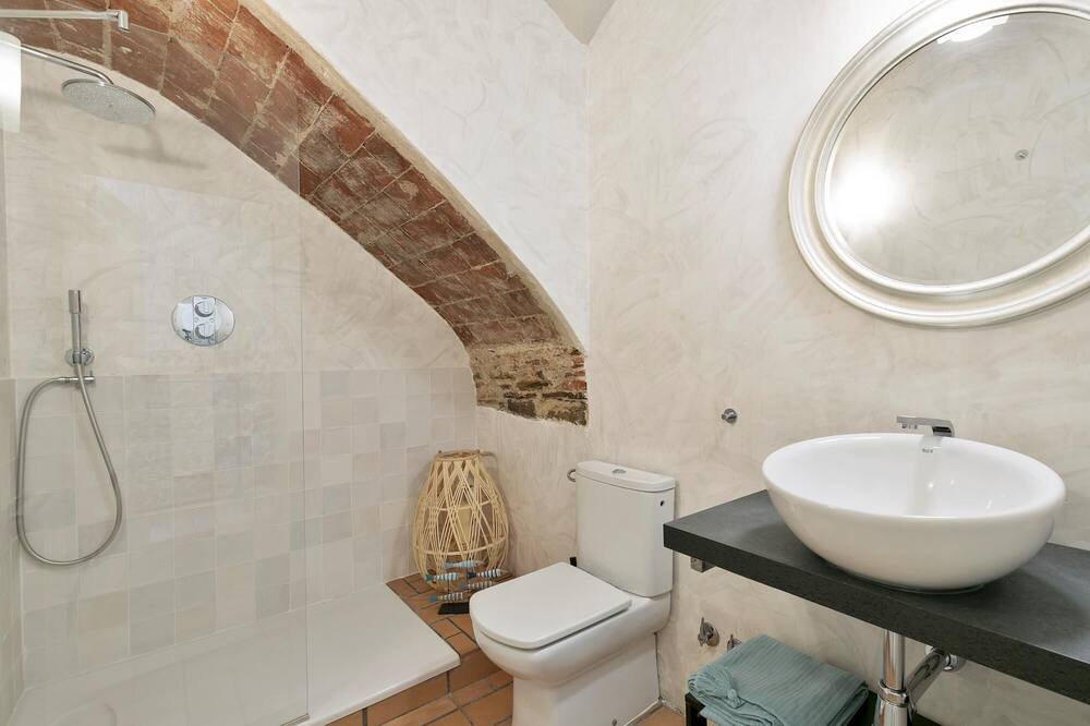 Photo of Bathroom in Garriguella