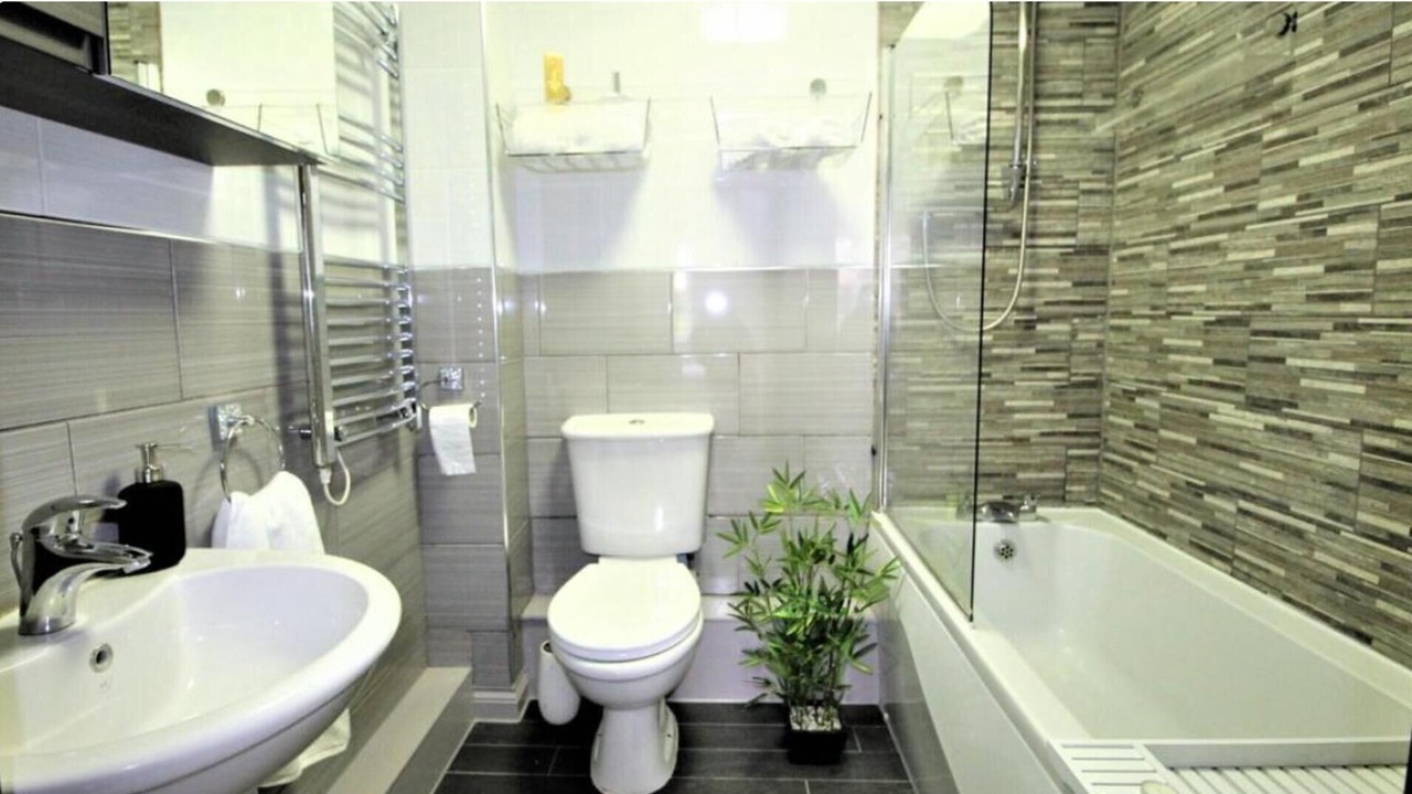 Photo of Bathroom in Rugby