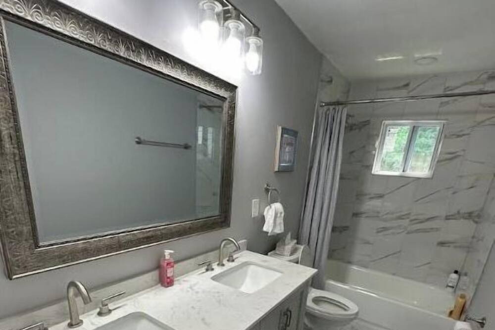 Photo of Bathroom in Lochearn