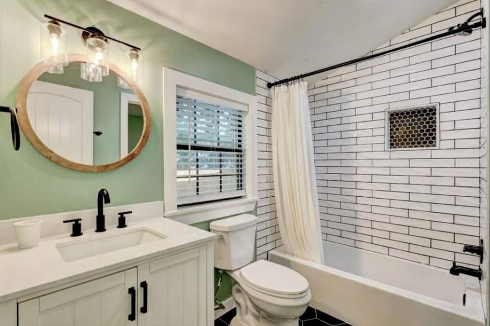 Photo of Bathroom in Central Oklahoma City