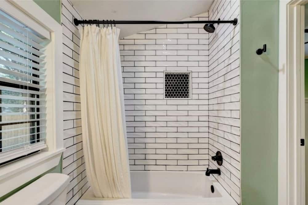 Photo of Bathroom in Central Oklahoma City
