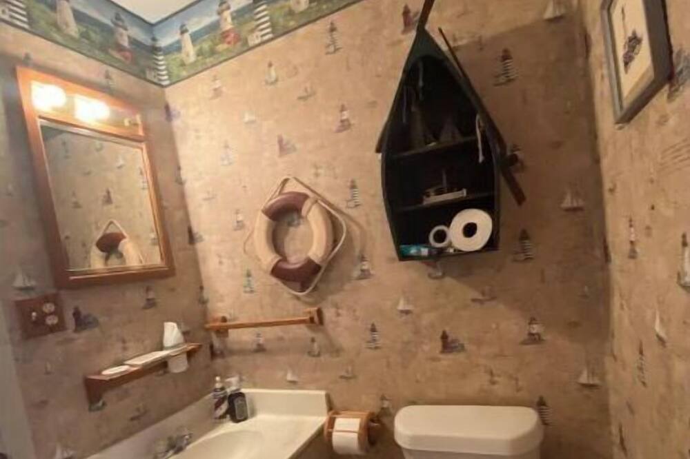 Photo of Bathroom in Benton