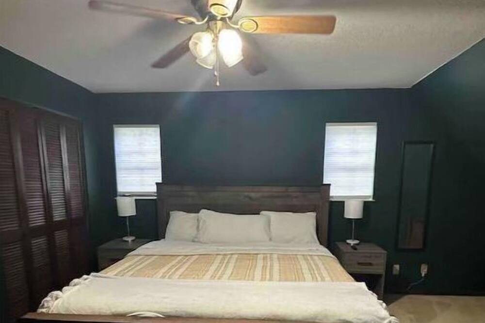 Photo of Bedroom in Benton