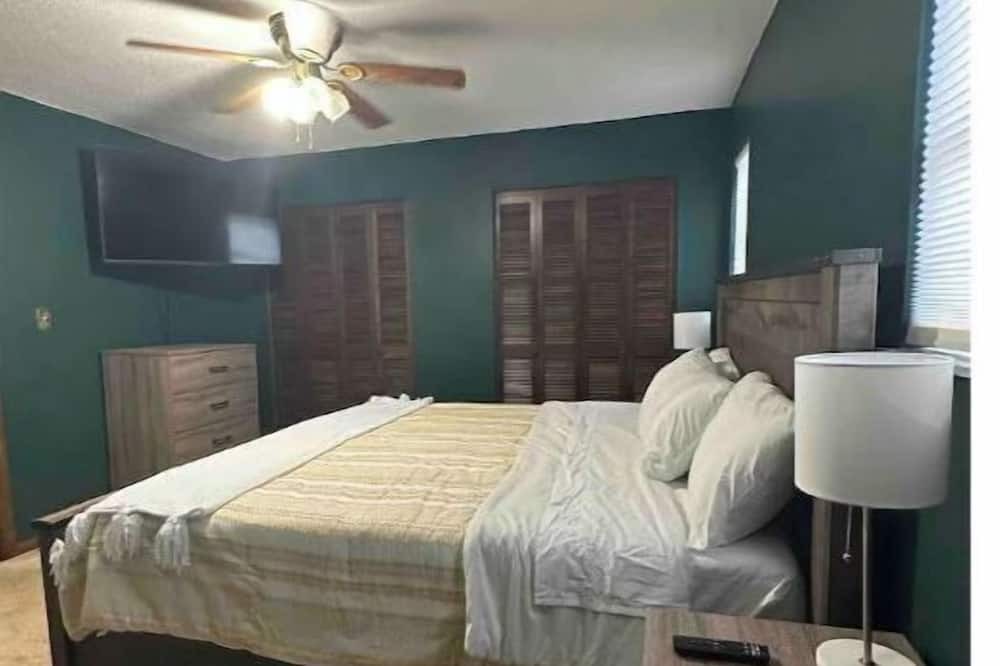 Photo of Bedroom in Benton