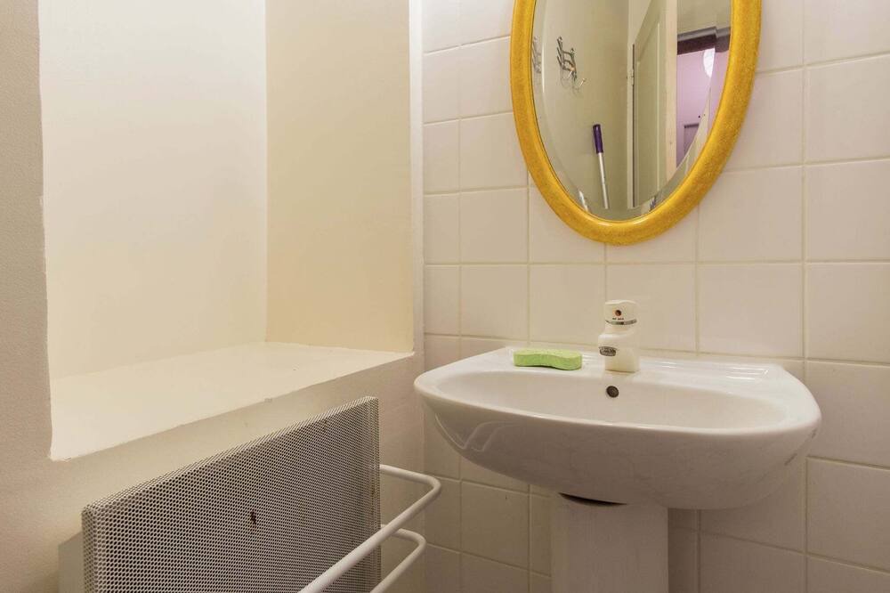 Photo of Bathroom in Giroux