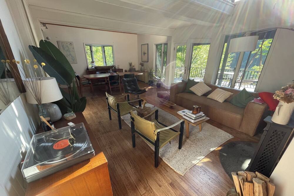 Photo of Livingroom in East Branch