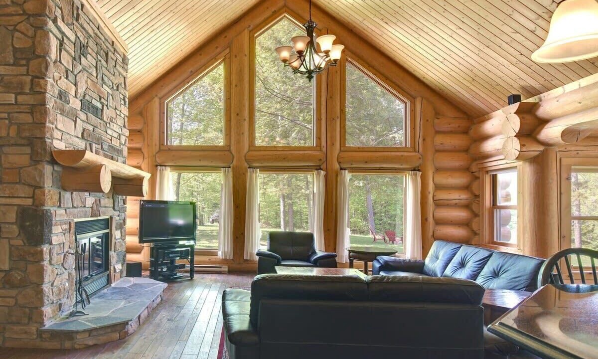 Photo of Livingroom in Fiddler Lake Resort