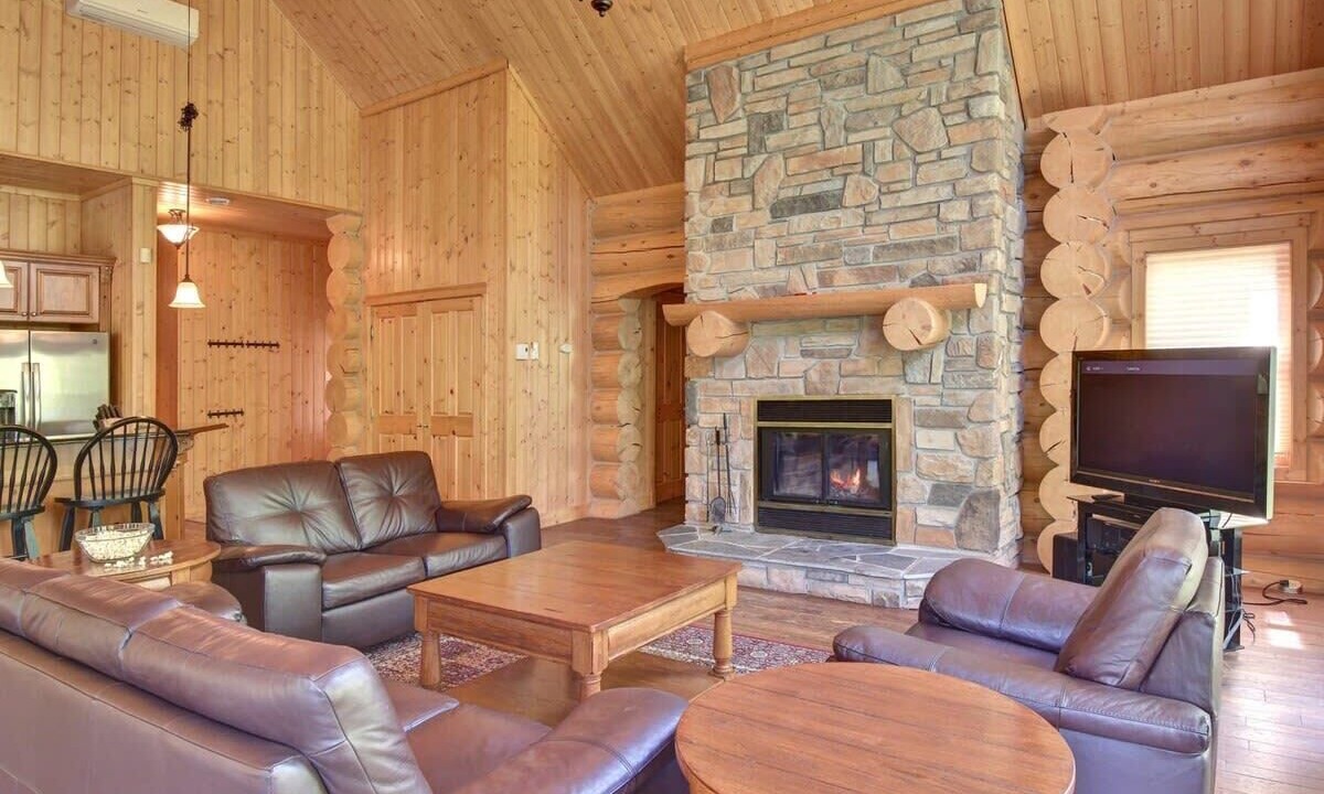 Photo of Livingroom in Fiddler Lake Resort