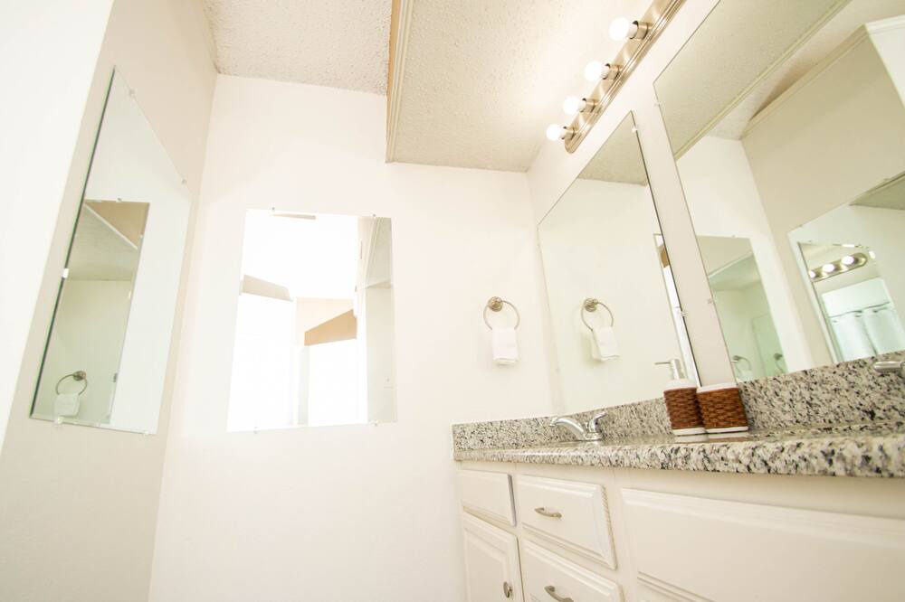 Photo of Bathroom in North Central Carrollton
