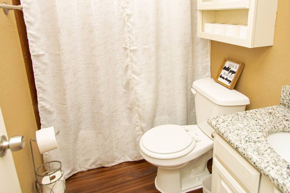 Photo of Bathroom in North Central Carrollton