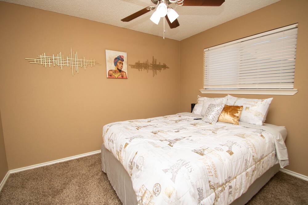 Photo of Bedroom in North Central Carrollton
