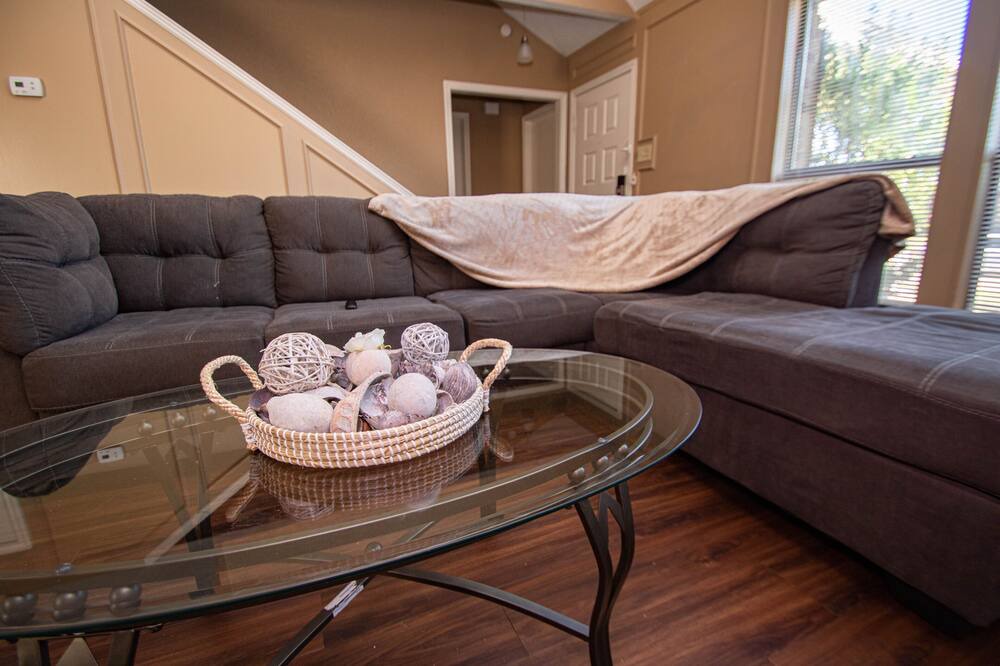 Photo of Livingroom in North Central Carrollton