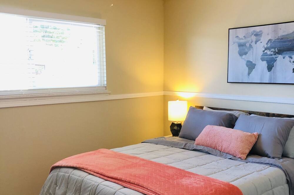 Photo of Bedroom in San Leandro