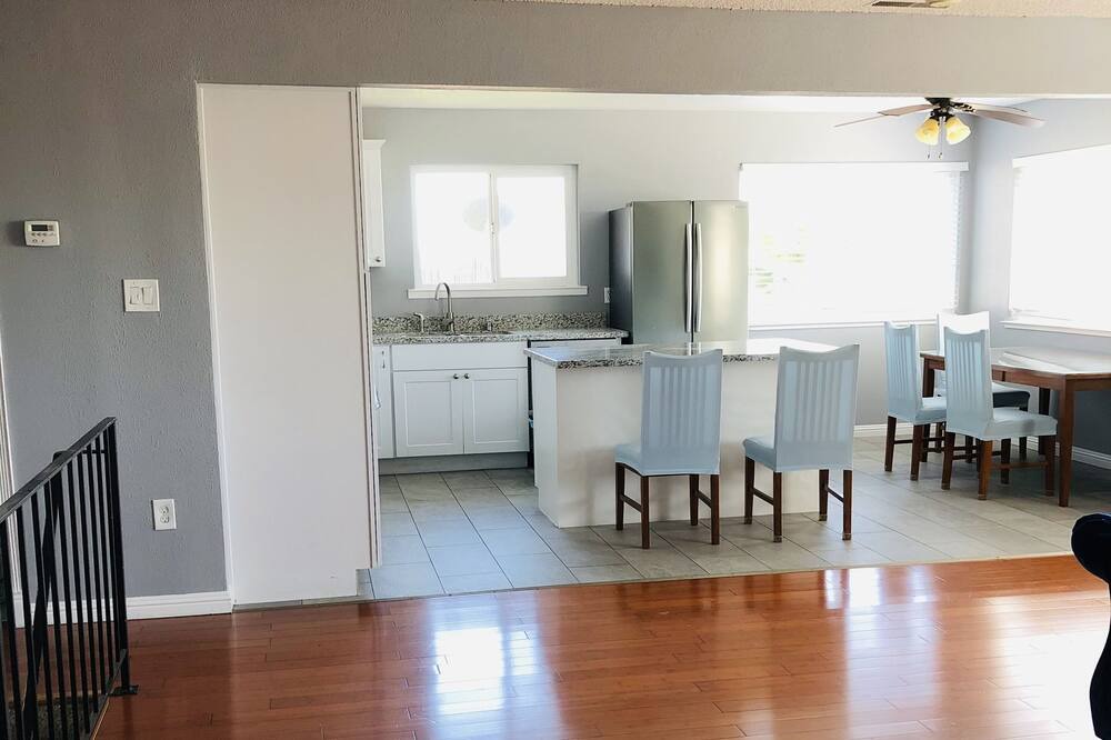 Photo of Livingroom in San Leandro