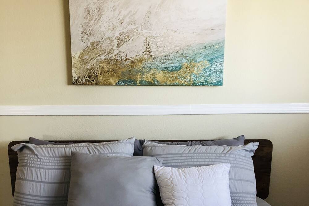 Photo of Bedroom in San Leandro