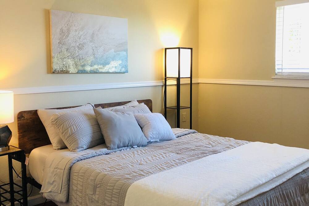 Photo of Bedroom in San Leandro