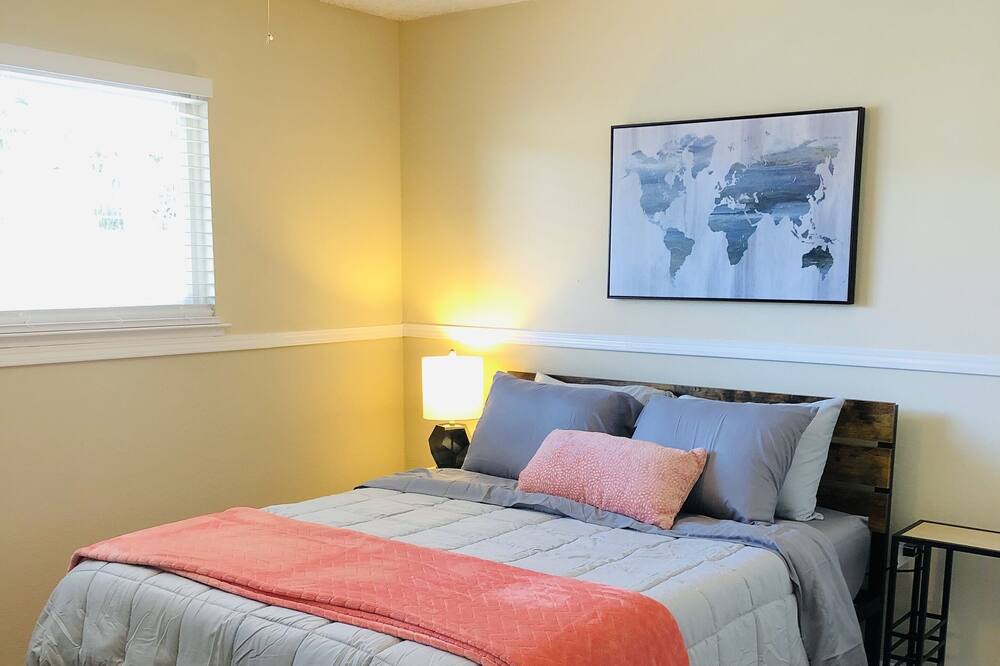 Photo of Bedroom in San Leandro