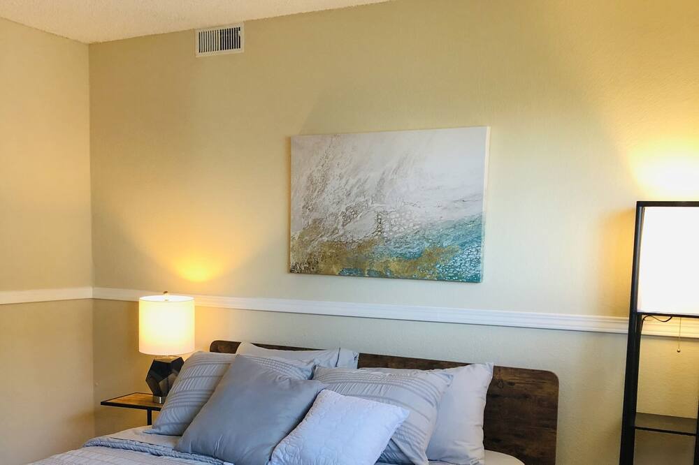 Photo of Bedroom in San Leandro