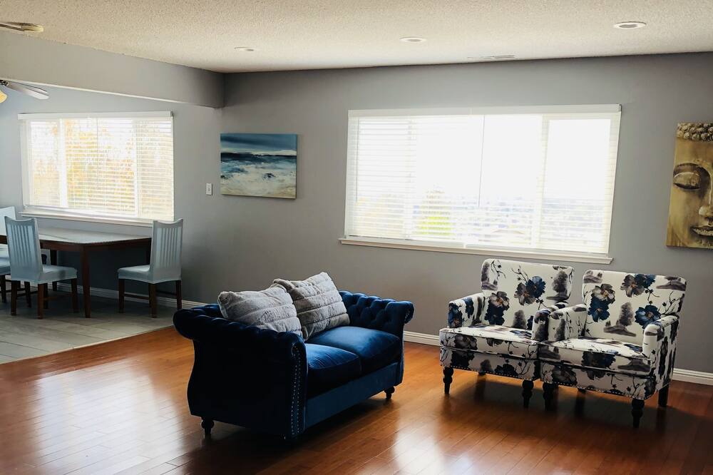 Photo of Livingroom in San Leandro