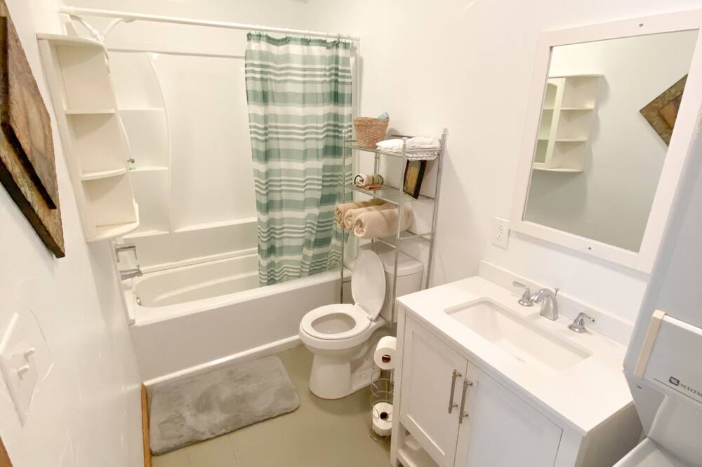 Photo of Bathroom in Throckmorton