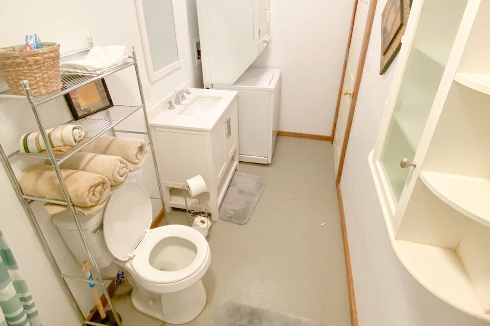 Photo of Bathroom in Throckmorton