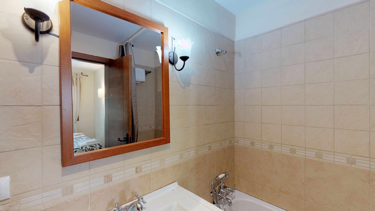 Photo of Bathroom in Escarrilla