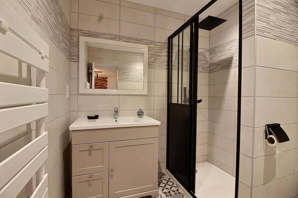 Photo of Bathroom in Dinan