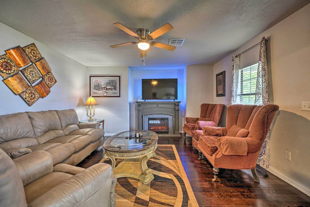 Photo of Livingroom in Central Oklahoma City