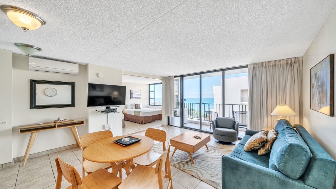 Photo of Livingroom in Waikiki