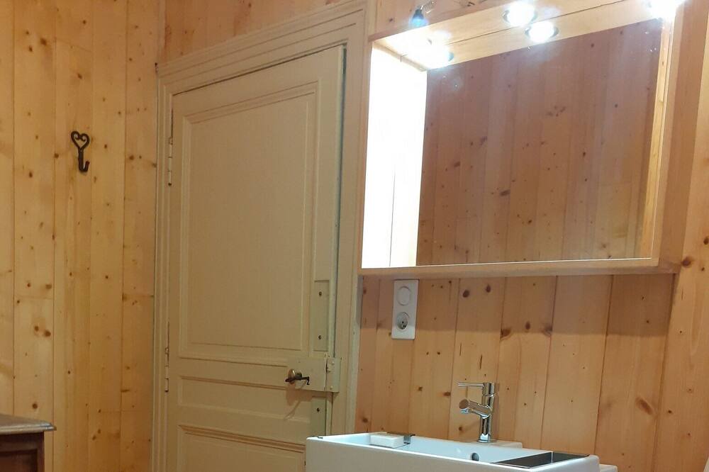 Photo of Bathroom in Ainay-le-Chateau