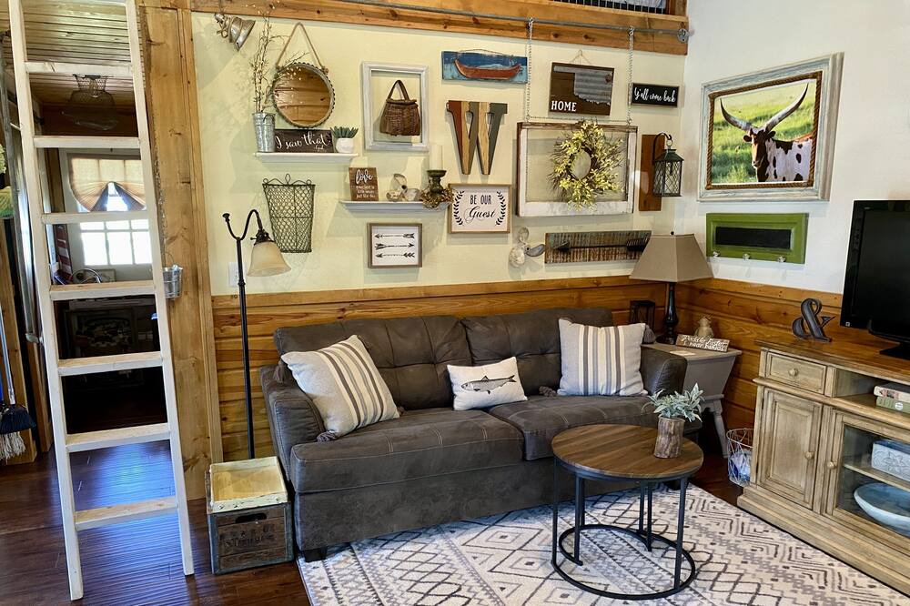 Photo of Livingroom in Proctor