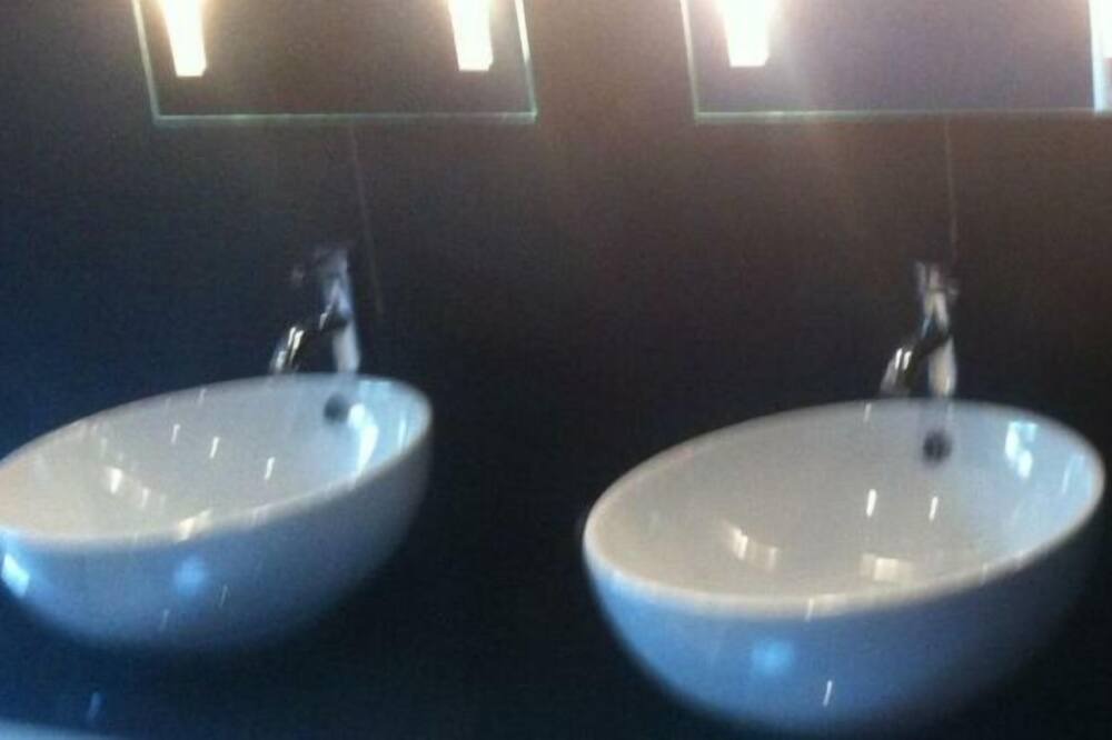 Photo of Bathroom in Vedene