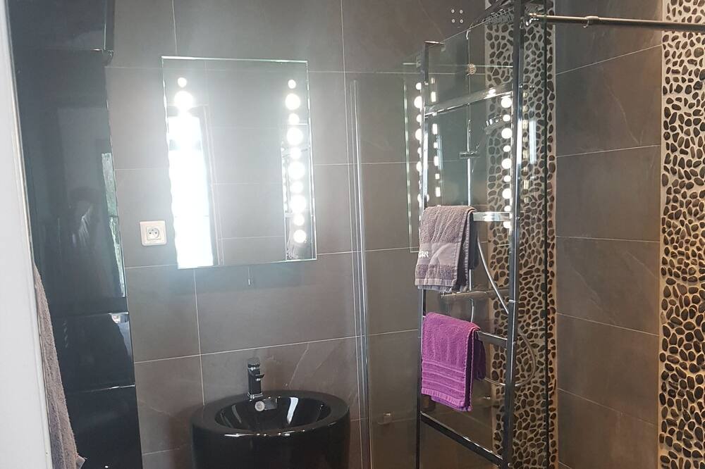 Photo of Bathroom in Vedene