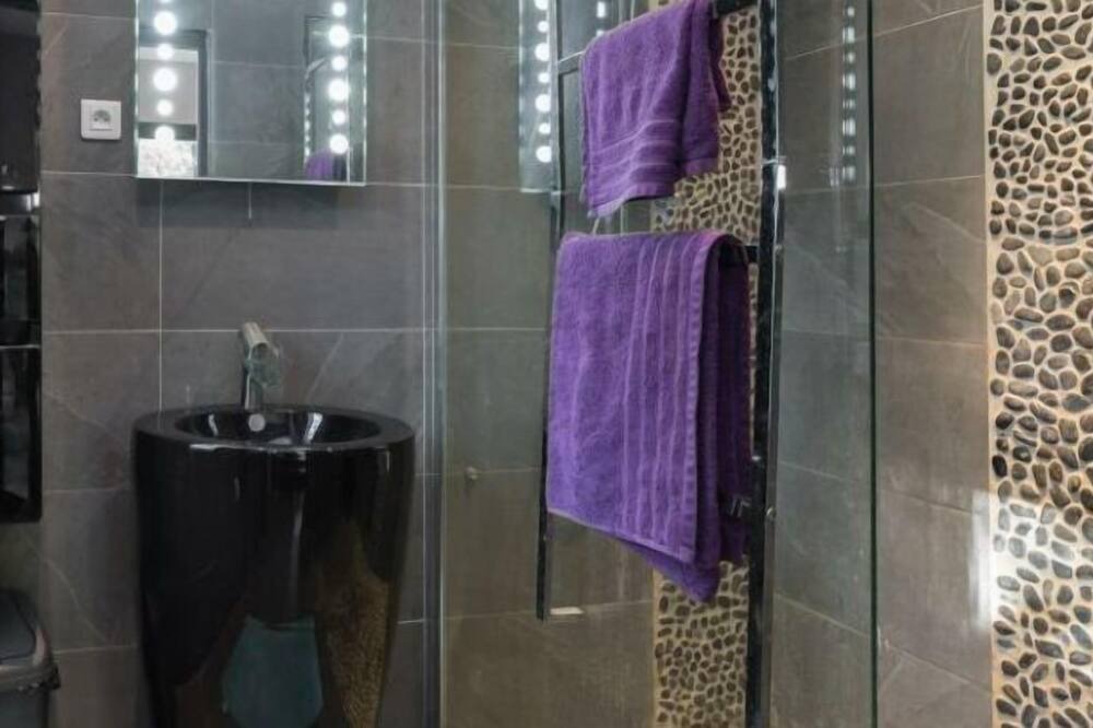 Photo of Bathroom in Vedene