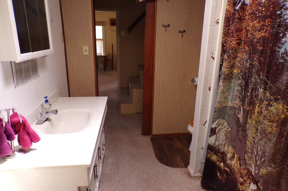 Photo of Bathroom in Cloudcroft