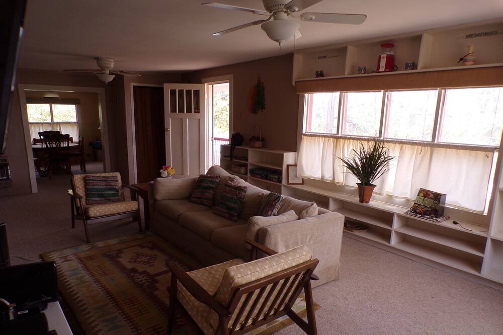 Photo of Livingroom in Cloudcroft