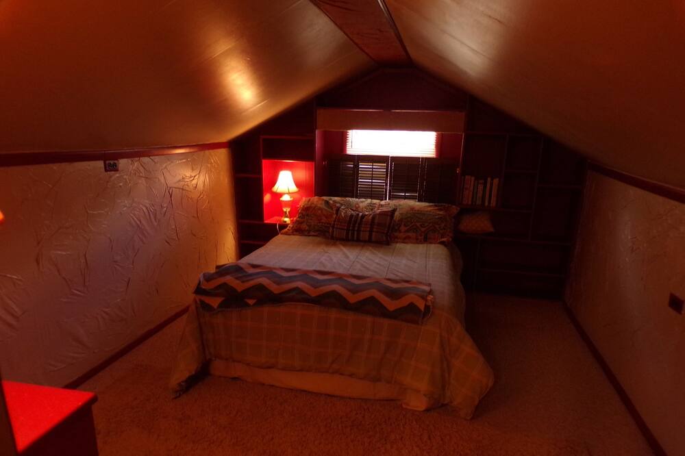 Photo of Bedroom in Cloudcroft