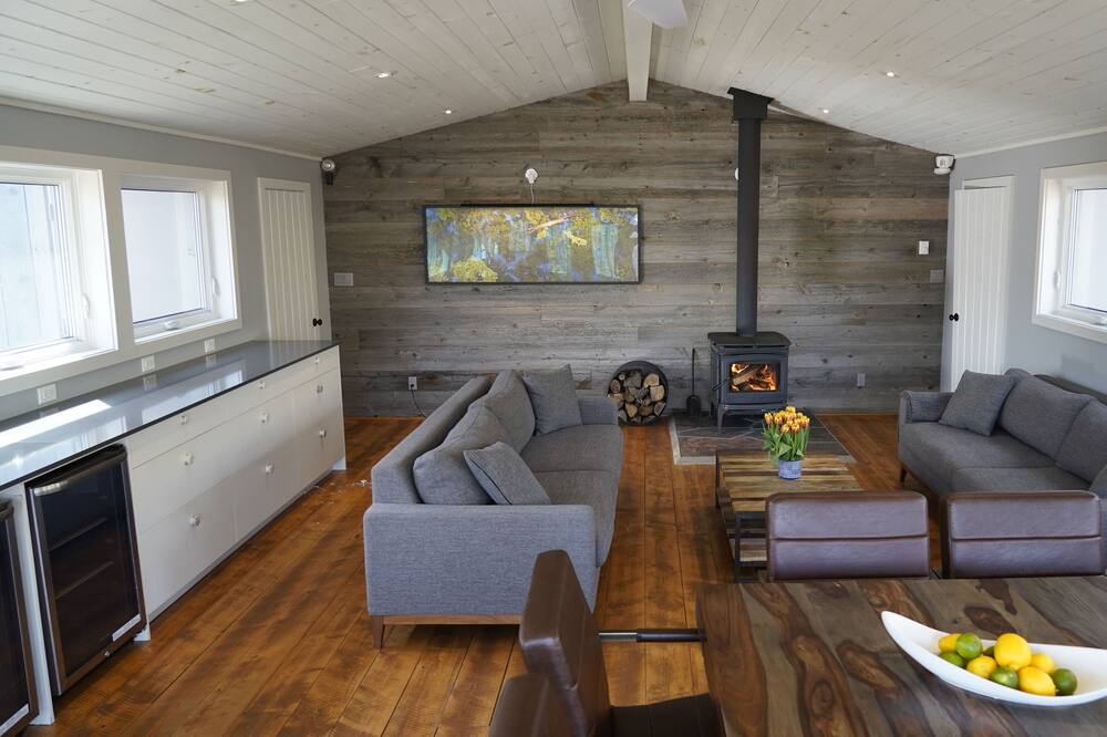 Photo of Livingroom in Utterson