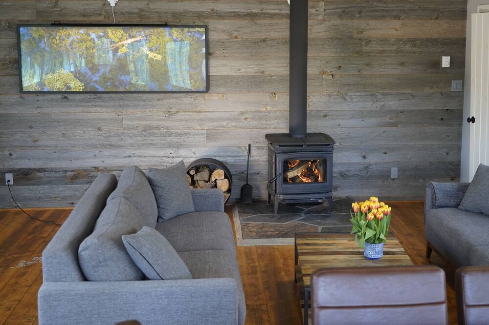 Photo of Livingroom in Utterson
